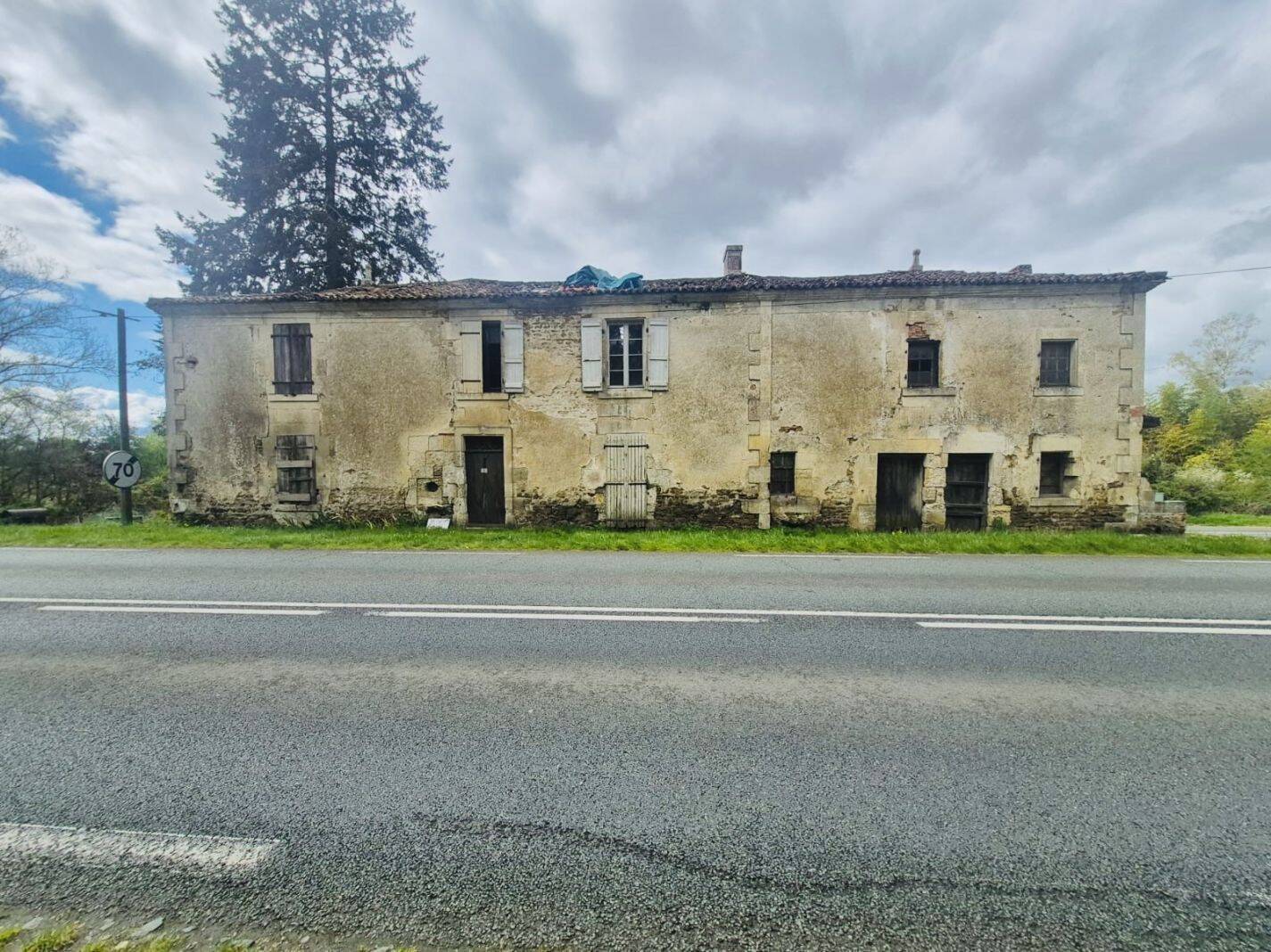 Maison 10 pièces 290 m² · à Pissotte · 290 m² · 30 000 €