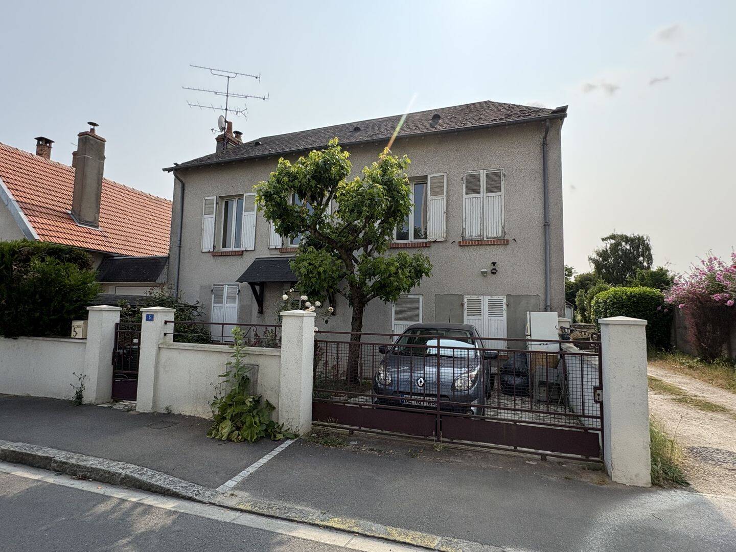 Maison 6 pièces 142 m² · à Saint-Jean-de-la-Ruelle · 141,8 m² · 283 500 €