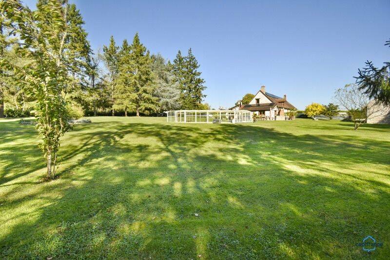 Maison 8 pièces 229 m² · à Chémery · 229 m² · 372 000 €
