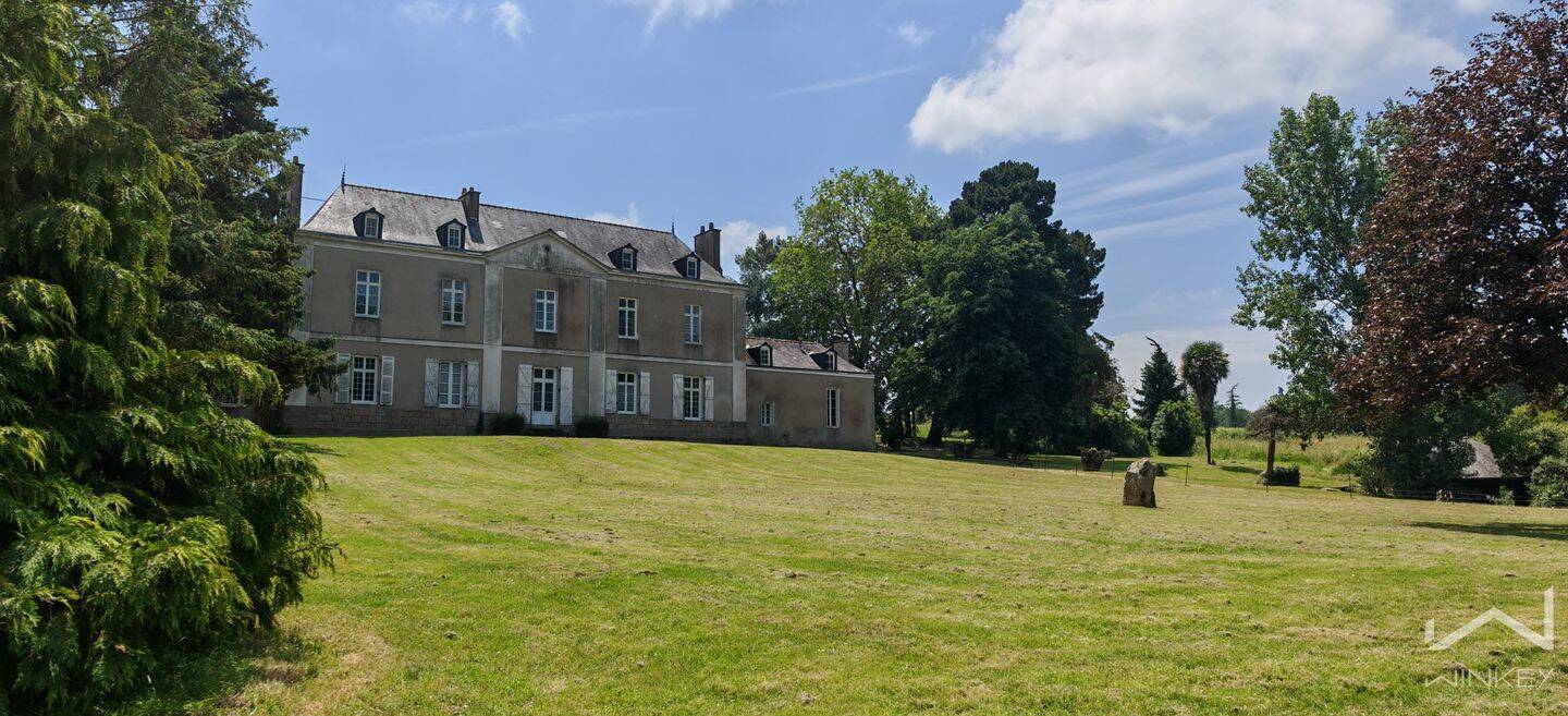 Maison 10 pièces 270 m² · à Couëron · 270 m² · 724 000 €