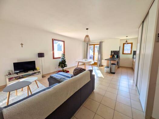 Appartement à vendre 215 000 € 3 pièces 2 chambres 74 m² RDC/3 Laye 05500