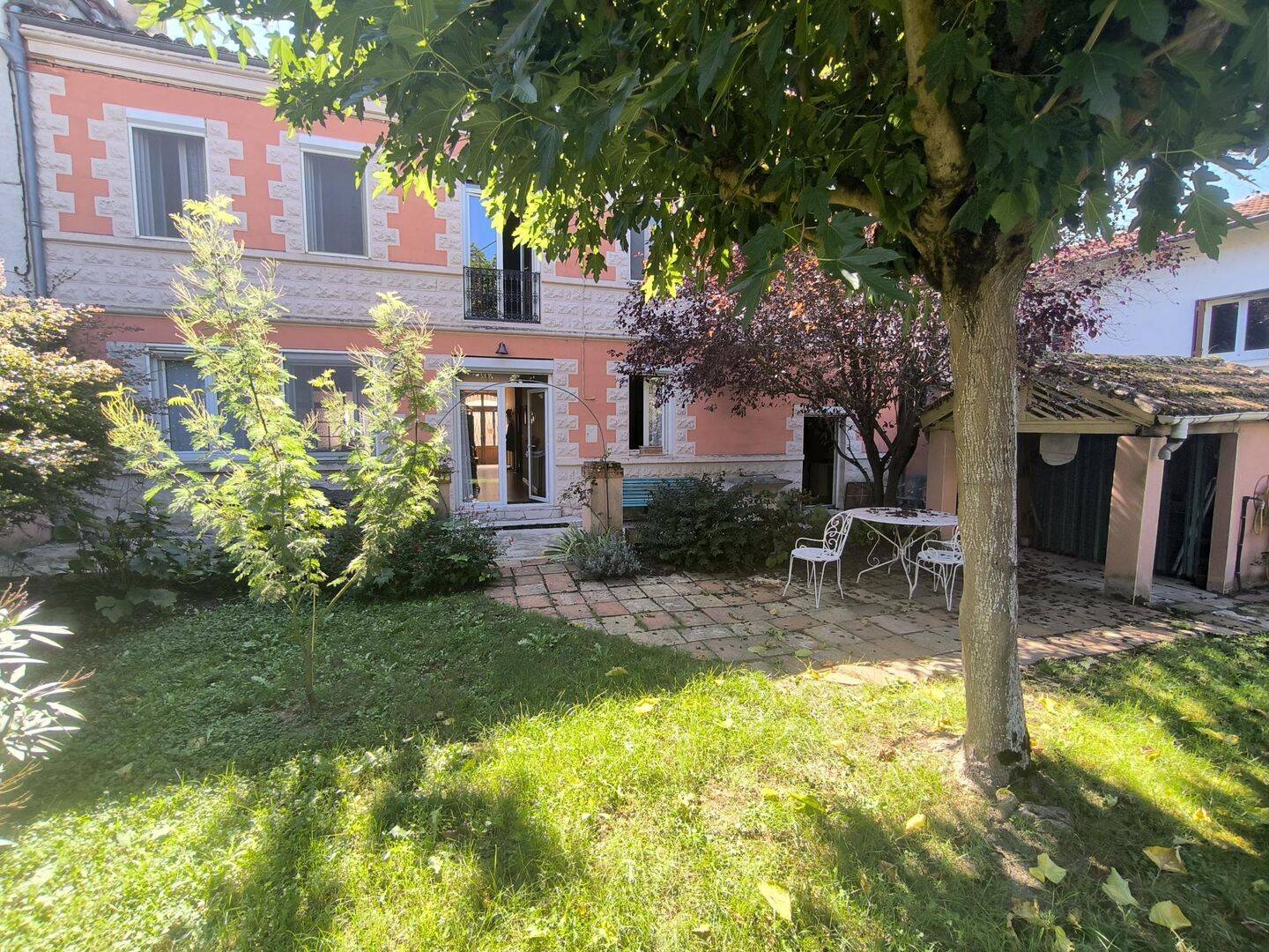 Maison 7 pièces 218 m² · à L'Isle-Jourdain · 218 m² · 402 000 €
