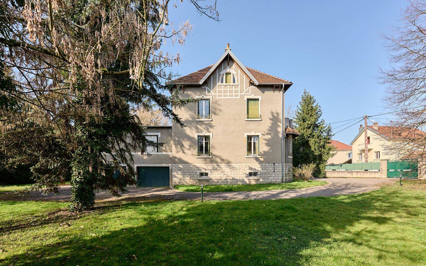 Maison 10 pièces 302 m² · à Vesoul · 302 m² · 550 000 €