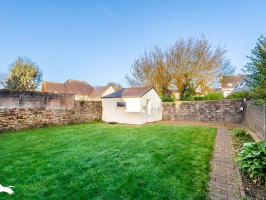 Maison de plain-pied à vendre 337 920 € 5 pièces 3 chambres 109 m² 509 m² de terrain Centre Ville Ouest Landerneau 29800
