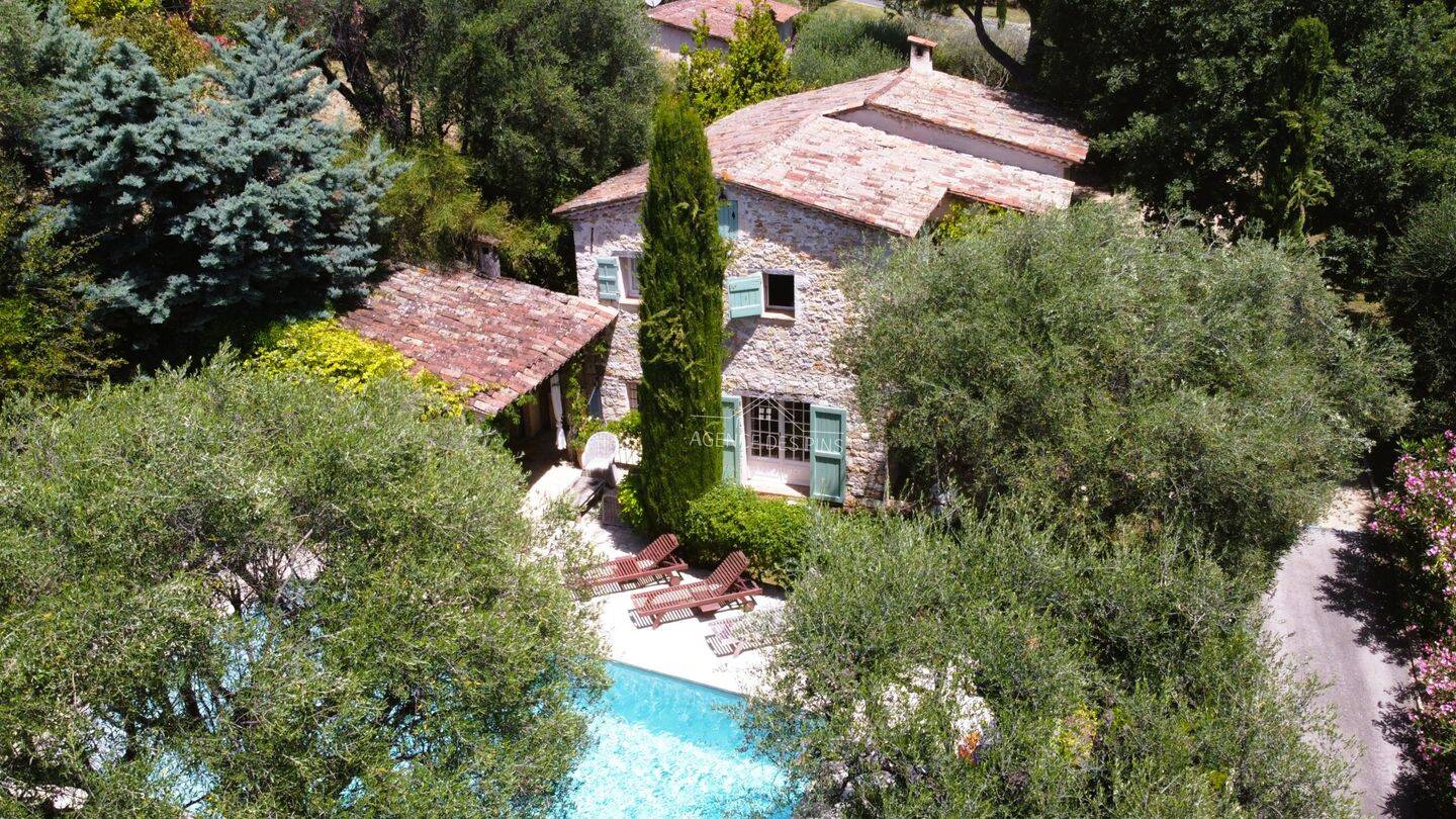 Maison 8 pièces 256 m² · à Grasse · 256 m² · 1 698 000 €