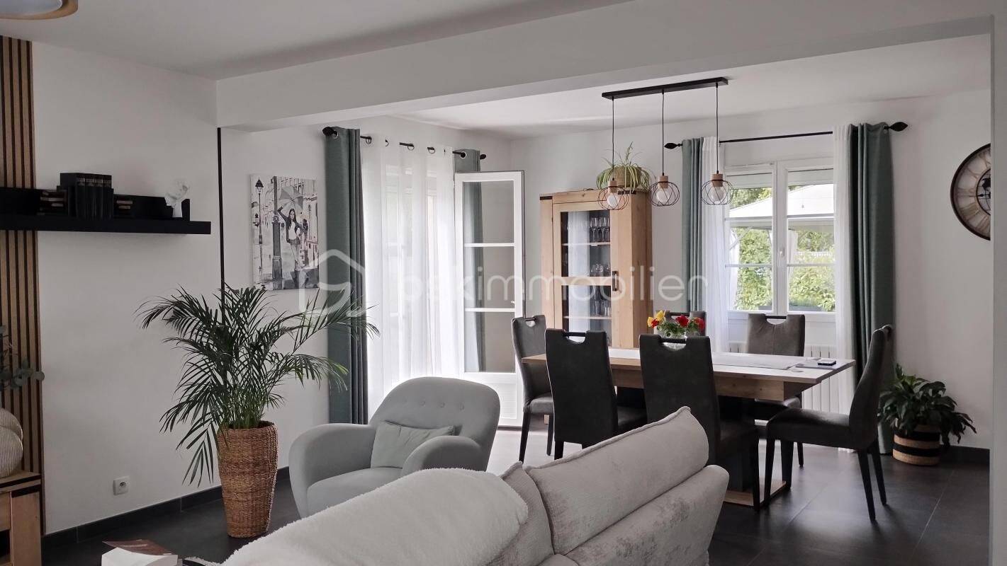 Maison 5 pièces 123 m² · à Nazelles-Négron · 123 m² · 325 000 €