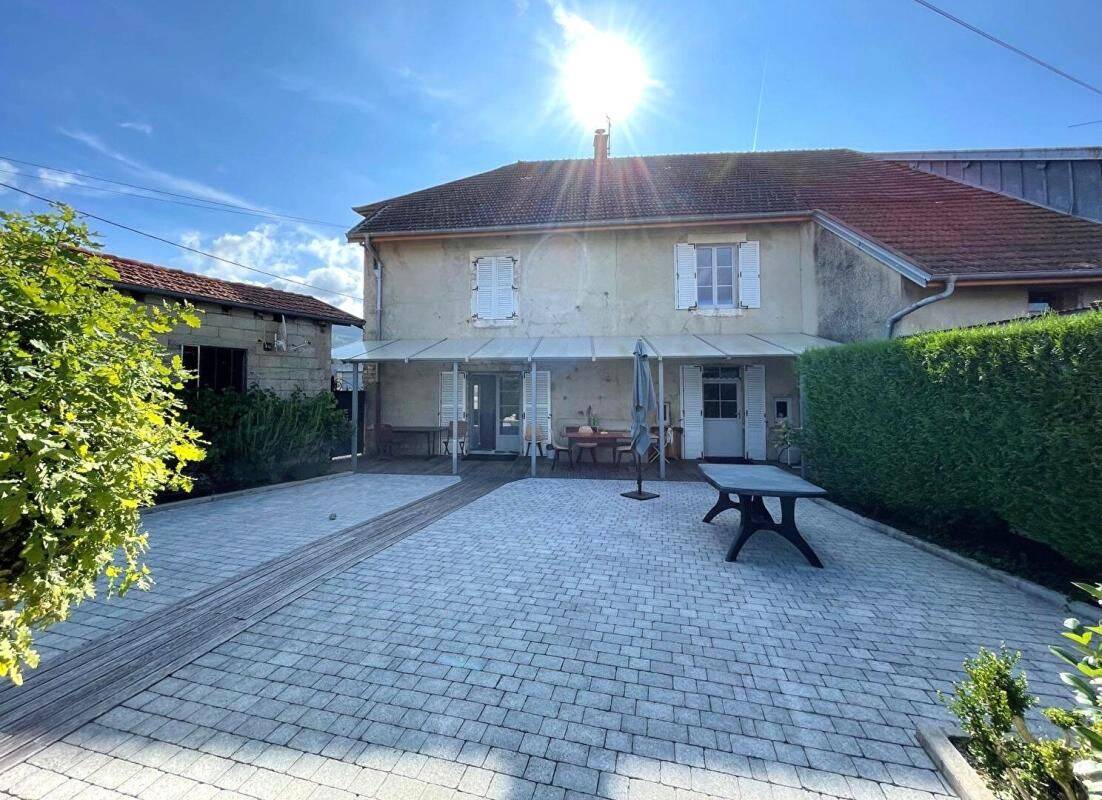 Maison 6 pièces 167 m² · à Saint-Hymetière-sur-Valouse · 167 m² · 245 000 €