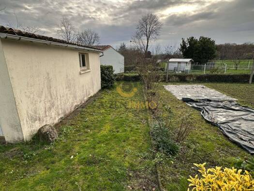 Terrain à vendre 41 850 € 1 087 m² de terrain Saint Porchaire Bressuire 79300