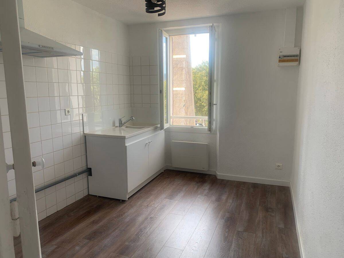 Appartement 2 pièces 42 m² · à Pierrefeu-du-Var · 42 m² · 597 €/mois