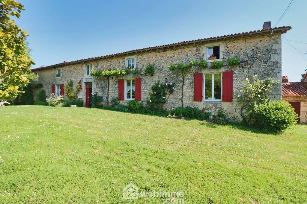 Maison 11 pièces 295 m² · à Sommières-du-Clain · 295 m² · 330 000 €