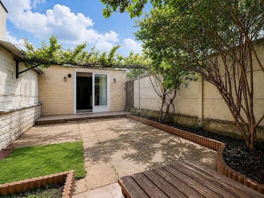 Maison de plain-pied à vendre 315 000 € 4 pièces 1 chambre 52 m² 107 m² de terrain Gabriel Péri-Estienne d'Orves Colombes 92700