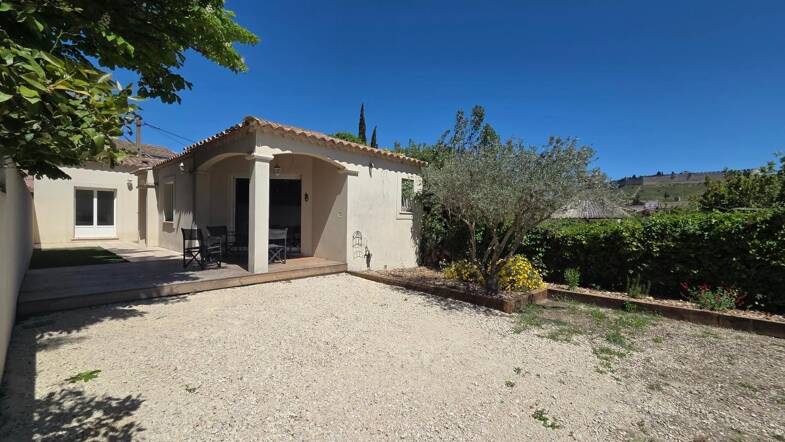 Maison de plain-pied à louer 1 400 € 3 pièces 2 chambres 85 m² 384 m² de terrain Abbaye-La Motte Villeneuve-Lès-Avignon 30400
