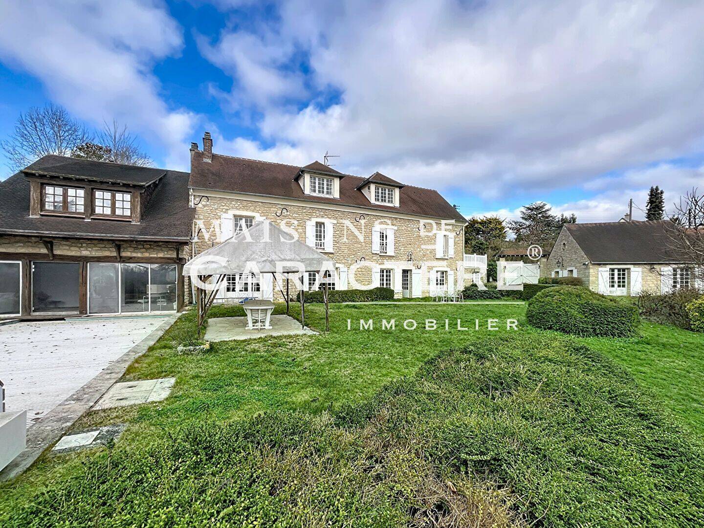 Maison 12 pièces 380 m² · à Vaux-sur-Seine · 380 m² · 649 000 €