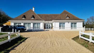 Maison à vendre 898 800 € 7 pièces 4 chambres 355 m² 34 351 m² de terrain Erdurière Couëron 44220