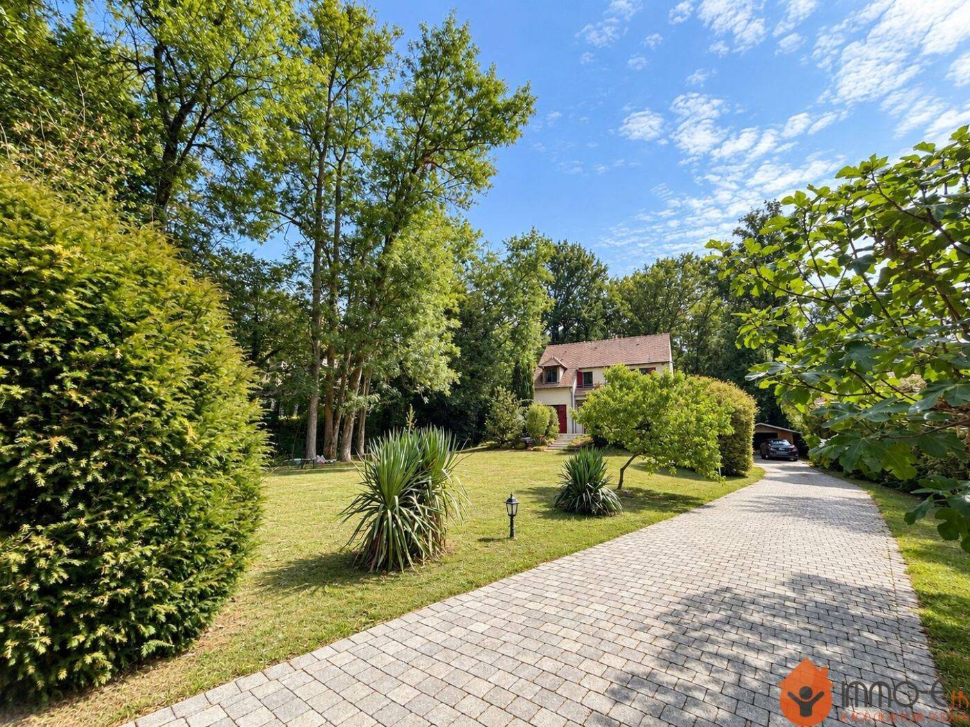 Maison 5 pièces 140 m² · à Condé-Sainte-Libiaire · 140 m² · 624 000 €