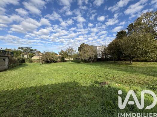 Terrain constructible viabilisé à vendre 99 990 € 1 184 m² de terrain Saint-Agnant 17620