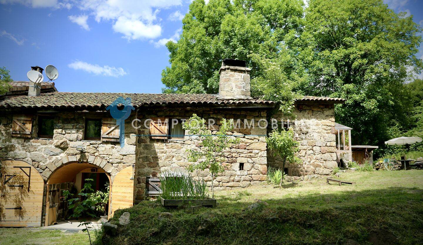 Maison 7 pièces 195 m² · à Le Lac-d'Issarlès · 195 m² · 296 800 €