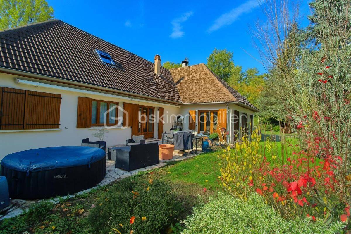 Maison 10 pièces 250 m² · à Courtenay · 250 m² · 299 000 €