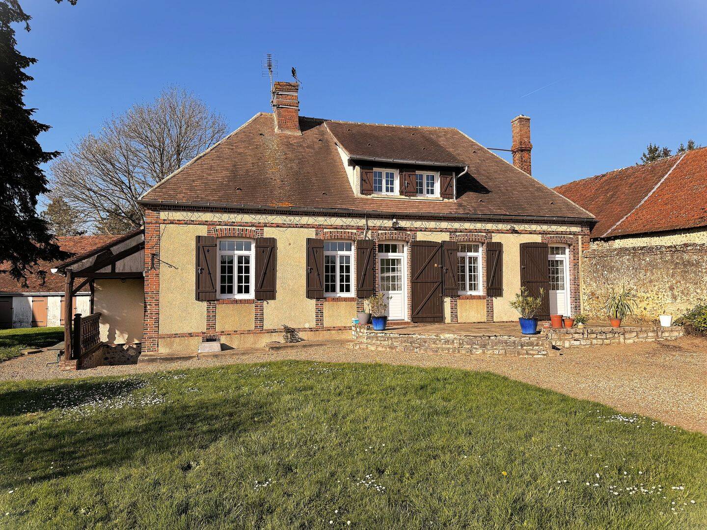 Maison 6 pièces 123 m² · à Châteauneuf-en-Thymerais · 122,7 m² · 242 000 €
