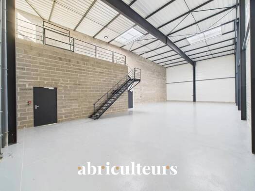 Local commercial à louer 3 400 € 295 m² de surface de vente La Madeleine Chartres 28000