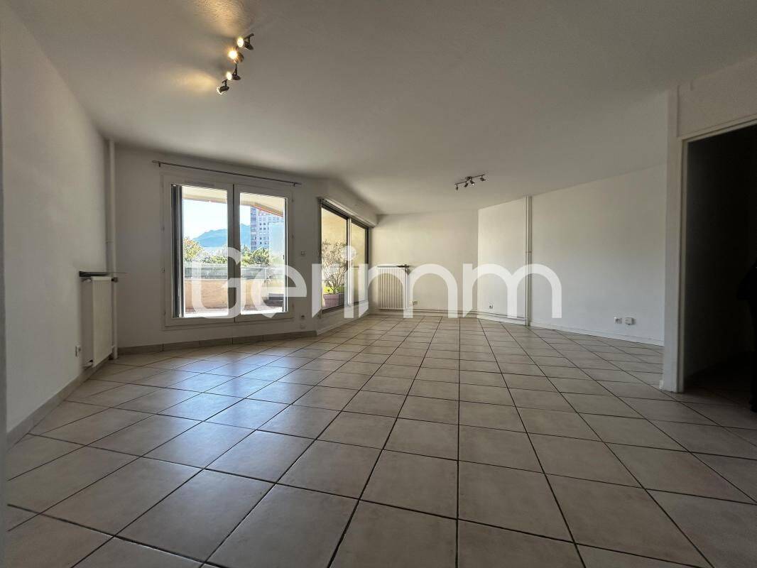 Appartement 5 pièces 106 m² · à Échirolles · 106 m² · 1 006 €/mois