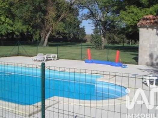 Maison à vendre 219 500 € 7 pièces 4 chambres 232 m² 6 923 m² de terrain Verdille 16140