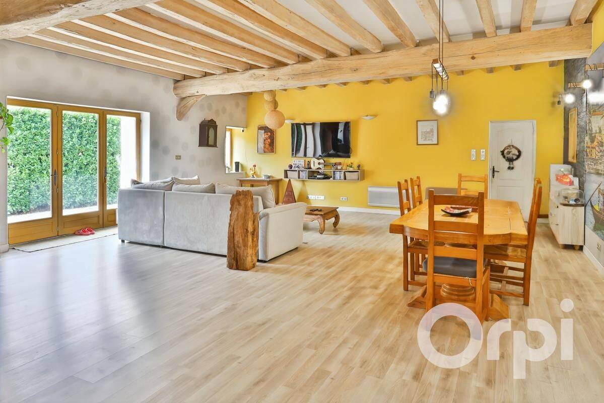 Maison 6 pièces 230 m² · à Étrépagny · 230 m² · 339 000 €
