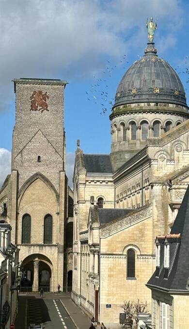 Hôtel particulier à vendre 2 890 500 € 11 pièces 4 chambres 420 m² 653 m² de terrain Tours 37000