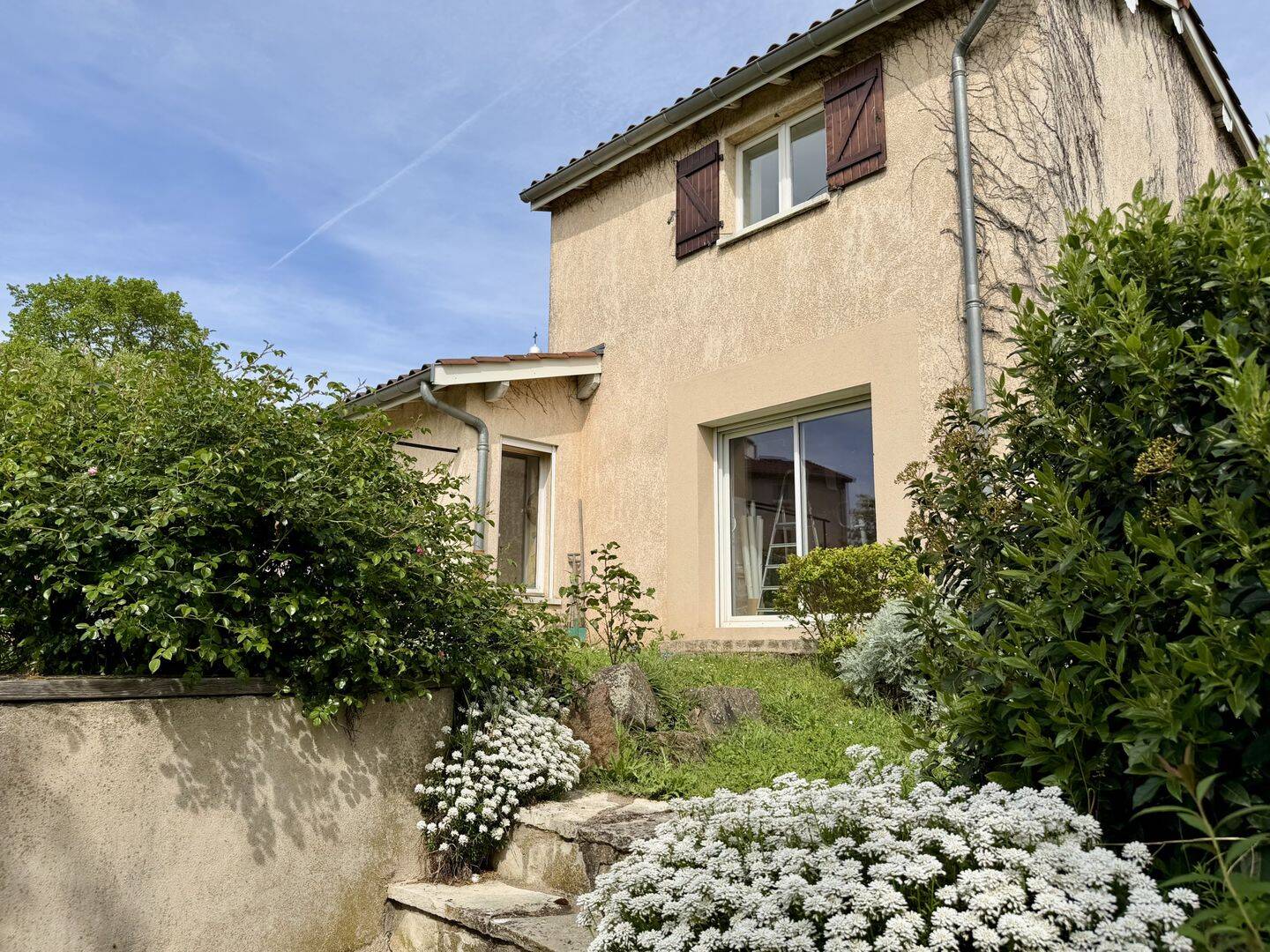 Maison 8 pièces 150 m² · à Saint-Genis-les-Ollières · 150 m² · 550 000 €