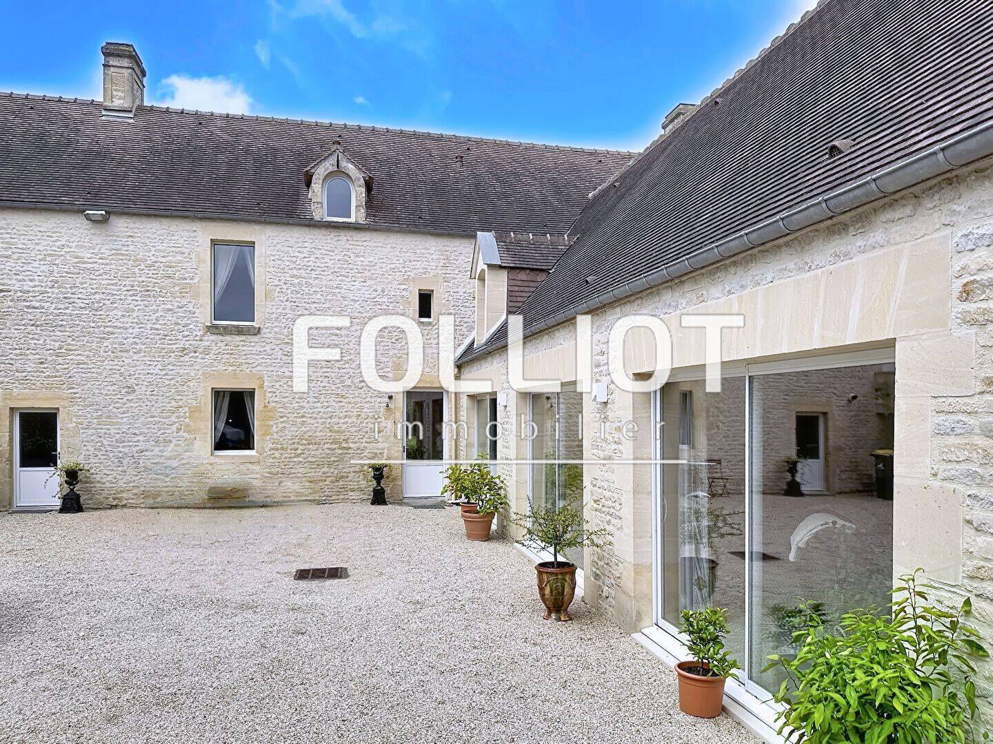 Maison 10 pièces 280 m² · à Creully sur Seulles · 280 m² · 840 000 €