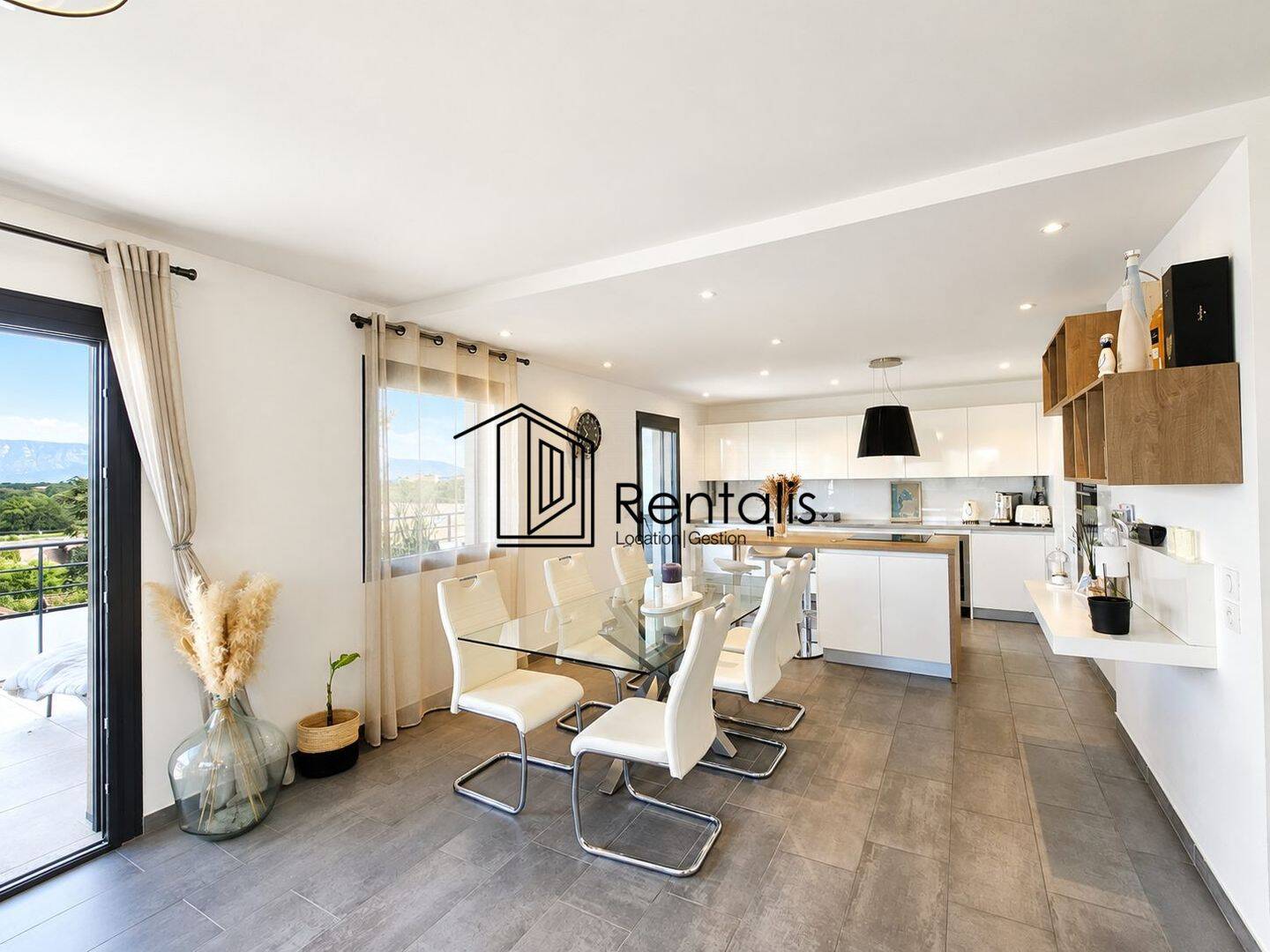 Appartement 3 pièces 76 m² · à Prévessin-Moëns · 75,8 m² · 2 200 €