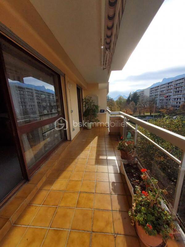 Appartement 5 pièces 109 m² · à Échirolles · 109,4 m² · 155 000 €