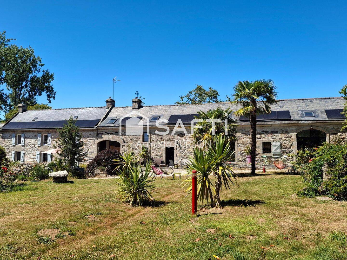 Maison 15 pièces 466 m² · à Plomodiern · 466 m² · 840 000 €
