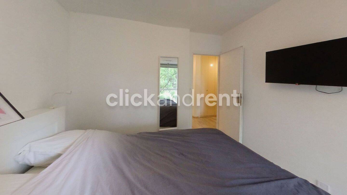 Chambre spacieuse avec TV — 5