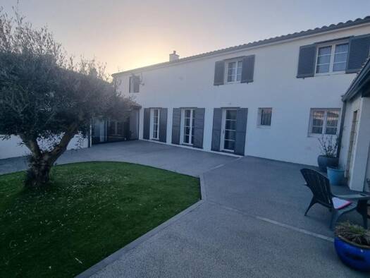 Maison à vendre 414 400 € 8 pièces 4 chambres 170 m² 534 m² de terrain Grues 85580