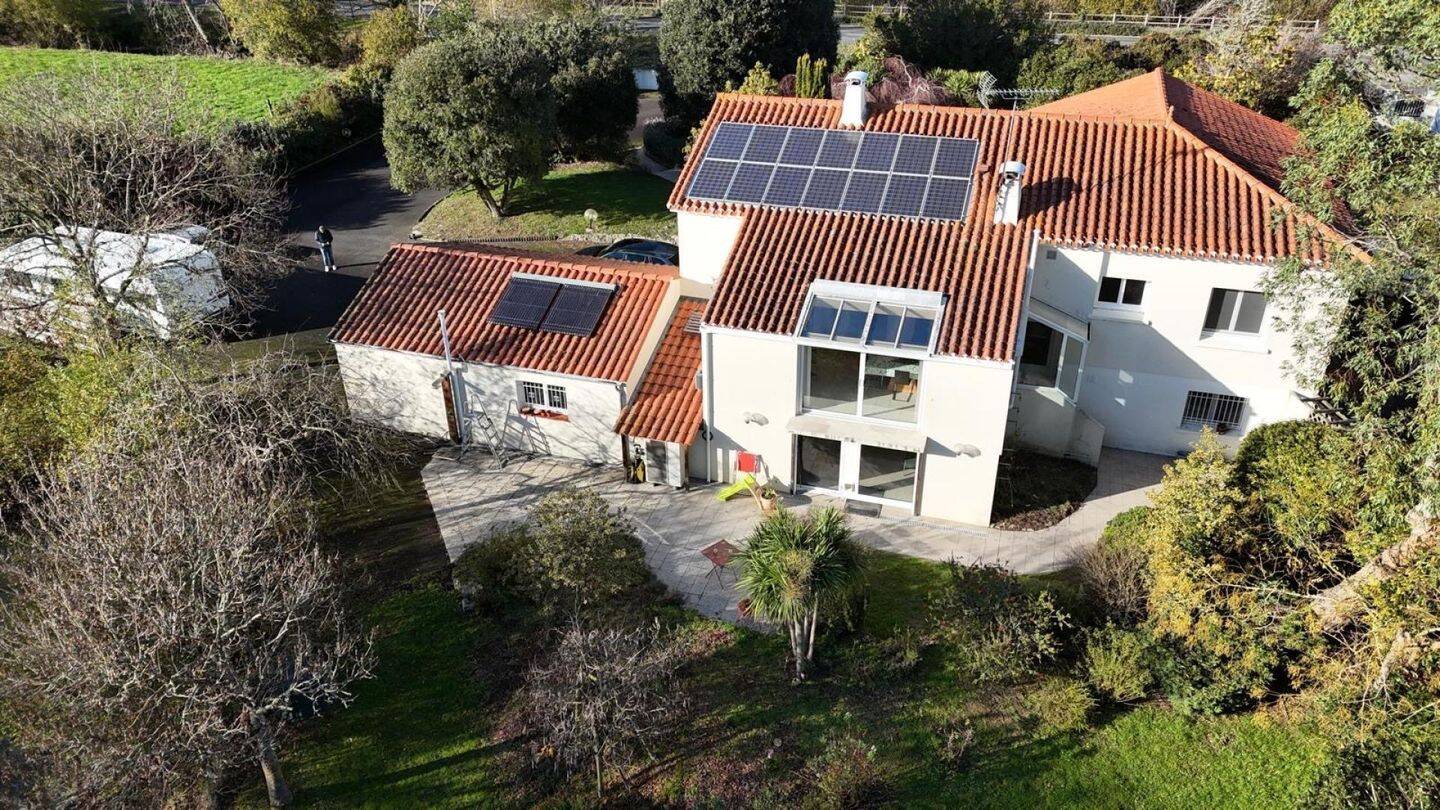 Maison 6 pièces 165 m² · à Le Perrier · 165 m² · 329 600 €
