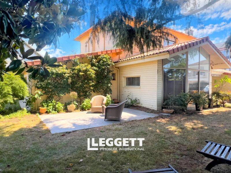 Maison 8 pièces 272 m² · à Bizanos · 272 m² · 650 000 €