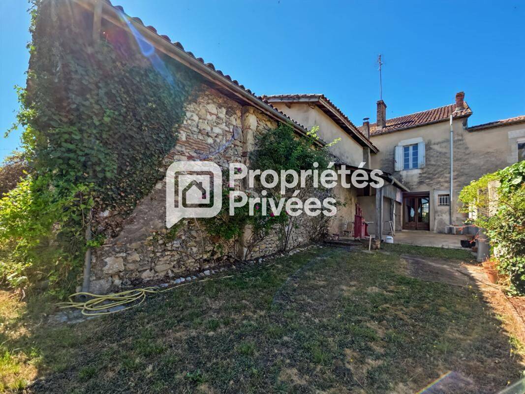 Maison 10 pièces 233 m² · à Casteljaloux · 233 m² · 110 000 €