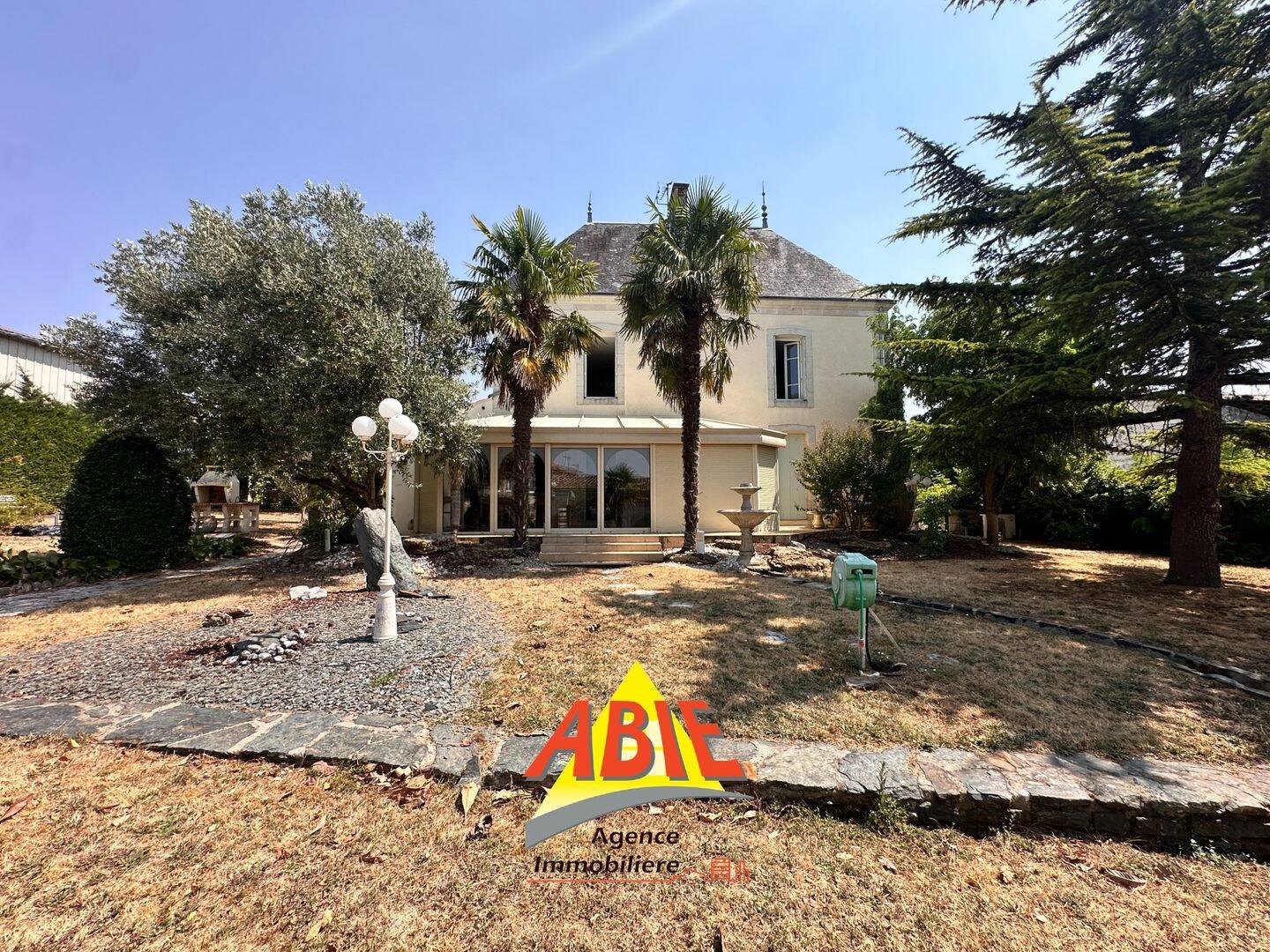 Maison 7 pièces 302 m² · à Benet · 302 m² · 312 000 €