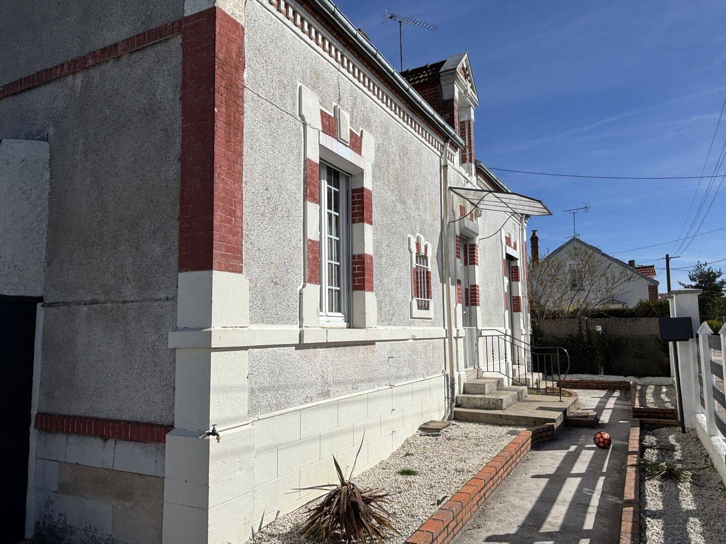 Maison 5 pièces 142 m² · à La Ferté-Saint-Aubin · 142 m² · 249 100 €