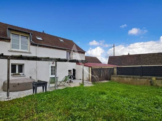 Maison à vendre 118 000 € 3 pièces 2 chambres 75 m² 249 m² de terrain Chaumont-en-Vexin 60240