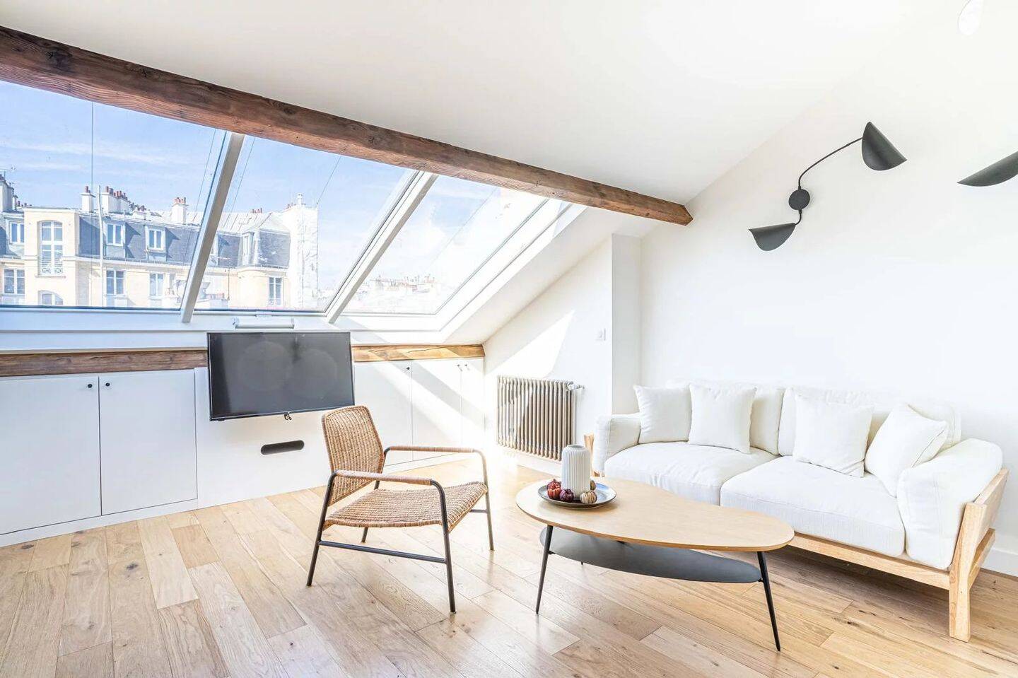 Appartement 2 pièces 55 m² · à Paris 10ème Arrondissement · 55 m² · 2 400 €