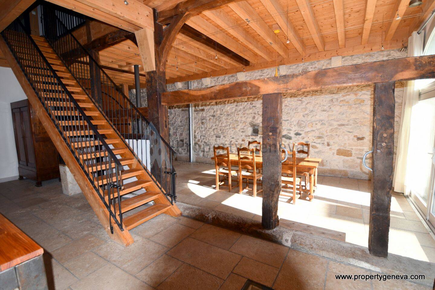 Maison 9 pièces 233 m² · à Thoiry · 233 m² · 3 500 €/mois