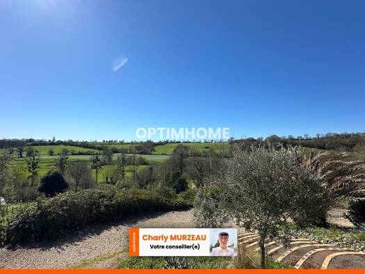 Maison à vendre 230 000 € 6 pièces 4 chambres 131 m² 4 300 m² de terrain Montournais 85700