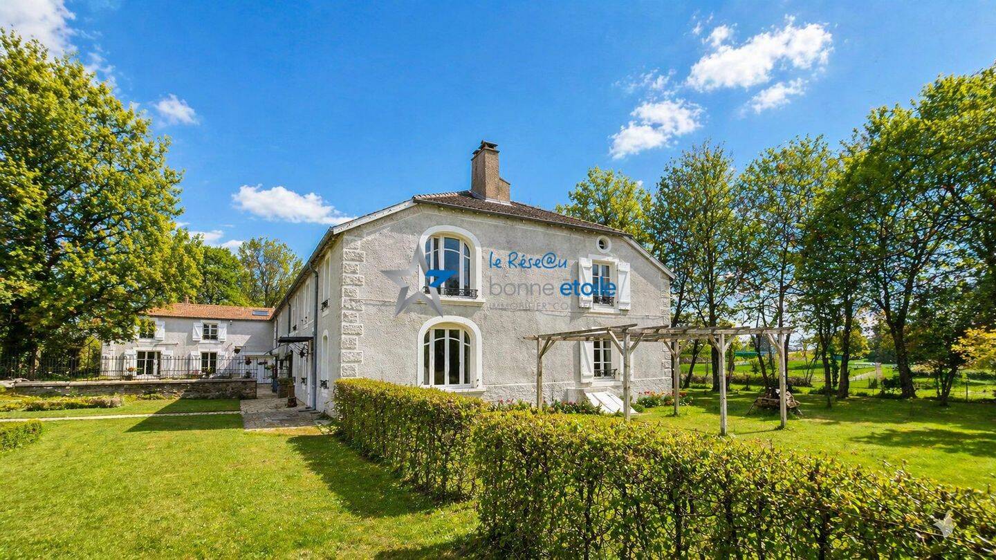 Maison 12 pièces 360 m² · à Breuvannes-en-Bassigny · 360 m² · 250 000 €