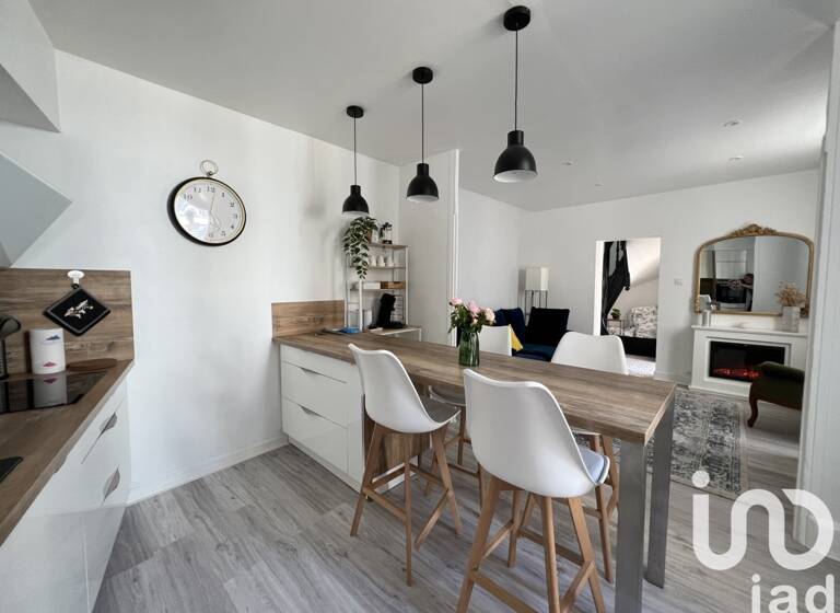 Maison à vendre 255 000 € 3 pièces 2<br/>chambres 60 m²<br/>superficie 100 m²<br/>terrain Hôtel de Ville Vichy 03200