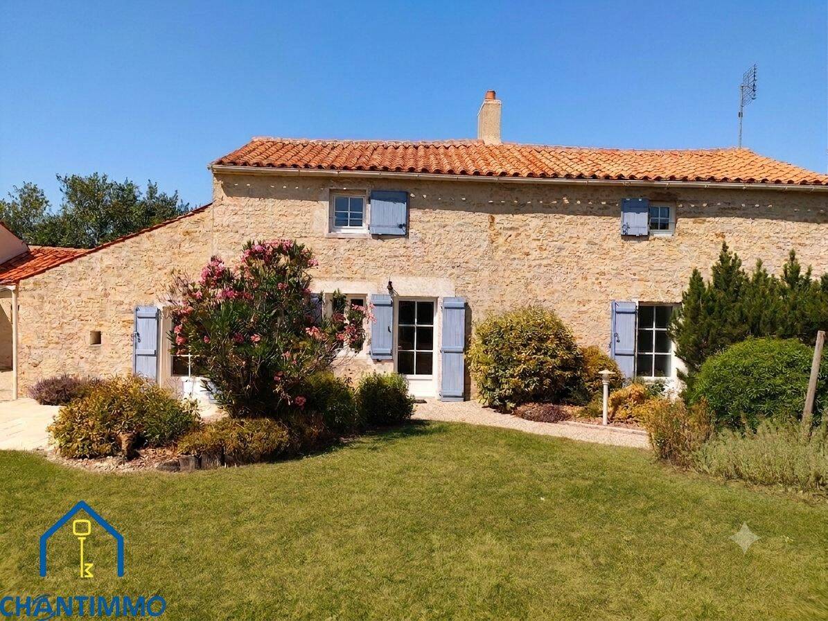 Maison 7 pièces 167 m² · à Saint-Jean-d'Hermine · 167 m² · 299 250 €