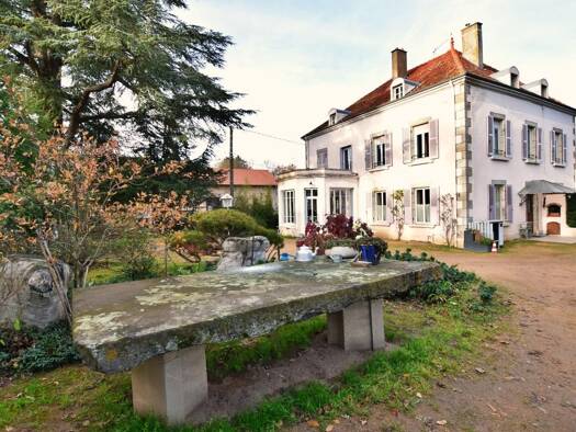 Maison à vendre 365 000 € 6 pièces 5 chambres 247 m² 83 367 m² de terrain Saint-Forgeux-Lespinasse 42640