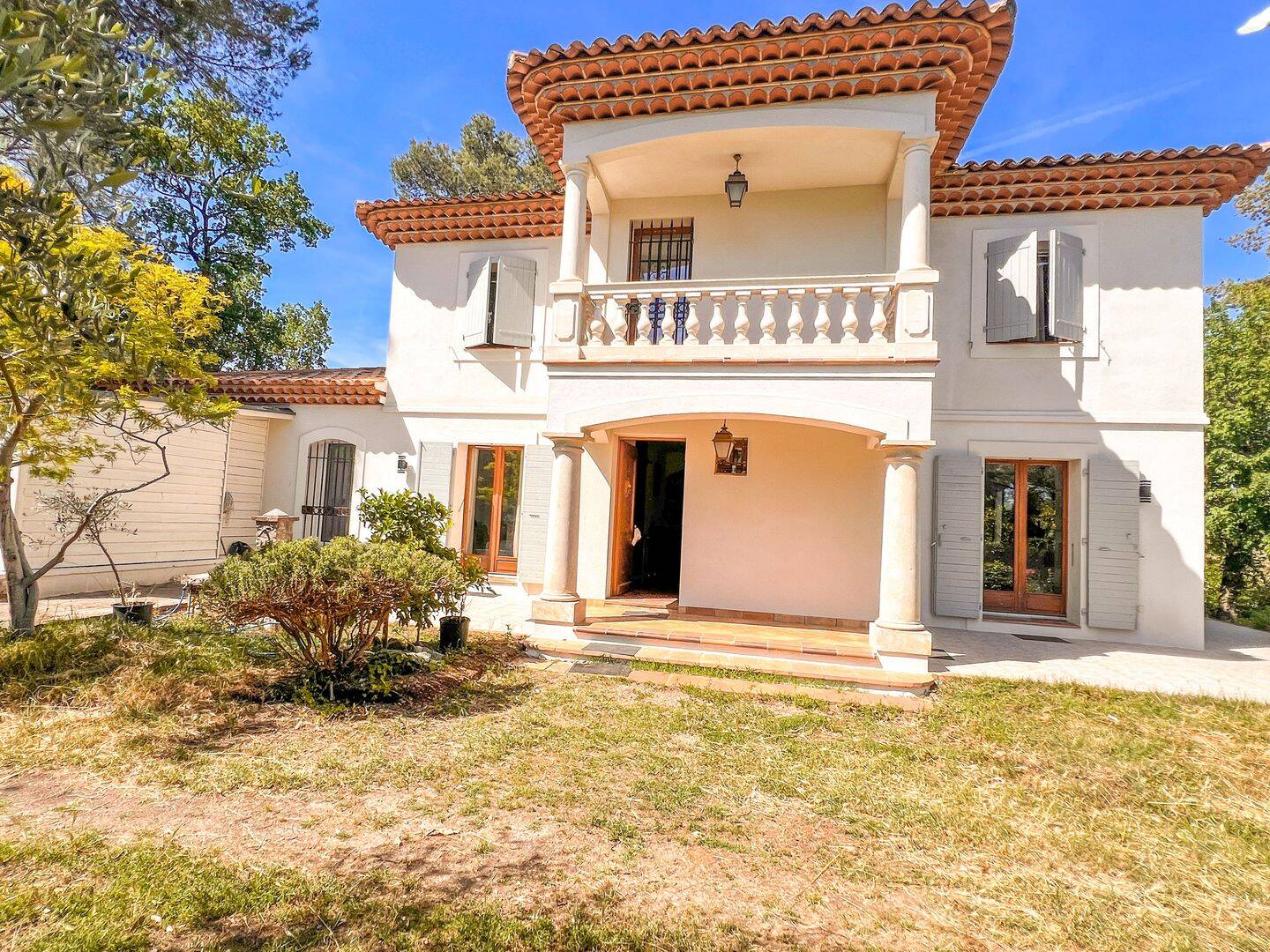 Maison 8 pièces 199 m² · à Roquefort-les-Pins · 199 m² · 950 000 €