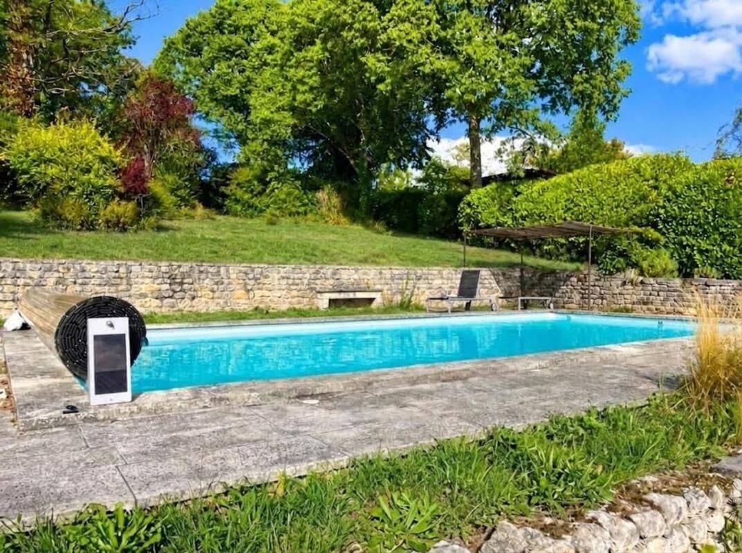 Maison 14 pièces 346 m² · à Mouthiers-sur-Boëme · 346 m² · 426 000 €